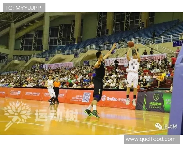 重庆篮球队比赛经验引发热议球迷对战术选择和球员表现展开激烈讨论